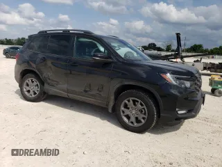 2025 Honda Passport TrailSport z VIN 5FNYF8H6XSB020043, wystawiony jako Copart lot #55141675 z przebiegiem 895 mil mil oraz Szkoda całkowita • Salvage title. Historia ofert i sprzedaży dostępna na DreamBid. Obrazek 4.