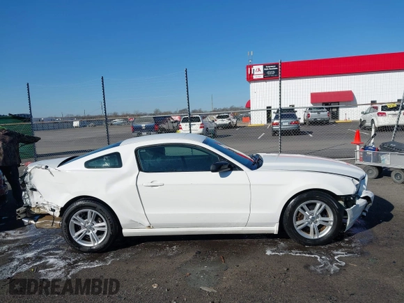 2013 Ford Mustang V6 with VIN 1ZVBP8AM6D5275902, listed as a IAAI auction lot 41750633 with 246,762 mi miles and . Bid and sale history available at DreamBid. Image 13.