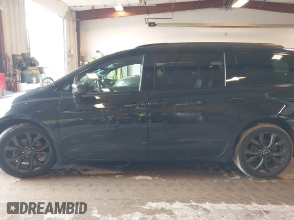 2018 Chrysler Pacifica Touring L z VIN 2C4RC1BG8JR260538, wystawiony jako IAAI lot #42069926 z przebiegiem 167 328 mil mil oraz . Historia ofert i sprzedaży dostępna na DreamBid. Obrazek 15.