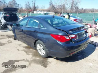 2013 Hyundai Sonata GLS z VIN 5NPEB4AC0DH664033, wystawiony jako IAAI lot #41700987 z przebiegiem 106 266 mil mil oraz . Historia ofert i sprzedaży dostępna na DreamBid. Obrazek 3.