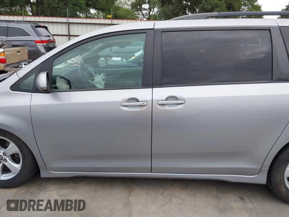 2018 Toyota Sienna LE Auto Access Seat with VIN 5TDKZ3DC3JS917131, listed as a IAAI auction lot 42250342 with 174,159 mi miles and . Bid and sale history available at DreamBid. Image 15.