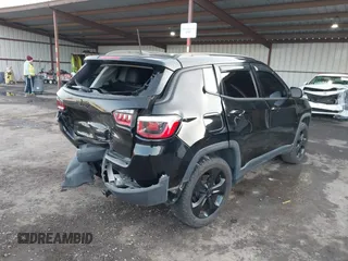 2019 Jeep Compass Latitude z VIN 3C4NJDBB7KT595637, wystawiony jako IAAI lot #41147396 z przebiegiem 107 208 mil mil oraz . Historia ofert i sprzedaży dostępna na DreamBid. Obrazek 4.