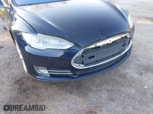 2013 Tesla Model S с VIN 5YJSA1DN9DFP06165, выставлен на аукционе IAAI как лот 40920844 с пробегом 181 342 миль миль и . История ставок и продаж доступна на DreamBid. Изображение 6.