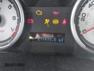 2008 Ford Focus SE z VIN 1FAHP35N08W101901, wystawiony jako IAAI lot #42288509 z przebiegiem 211 470 mil mil oraz . Historia ofert i sprzedaży dostępna na DreamBid. Obrazek 7.