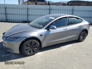 2025 Tesla Model 3 Long Range z VIN 5YJ3E1EA2SF938799, wystawiony jako Copart lot #55983695 z przebiegiem 3 372 mil mil oraz Szkoda całkowita • Salvage title. Historia ofert i sprzedaży dostępna na DreamBid. Obrazek 1.