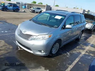 2017 Toyota Sienna XLE Auto Access Seat with VIN 5TDYZ3DC5HS831596, listed as a IAAI auction lot 42146953 with 181,807 mi miles. Bid and sale history available at carsss.com. Image 2.