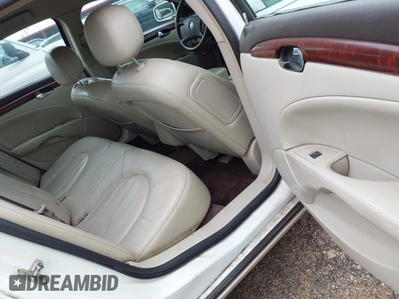 2007 Buick Lucerne V6 CXL with VIN 1G4HD57287U225633, listed as a IAAI auction lot 42116371 with 172,489 mi miles. Bid and sale history available at carsss.com. Image 8.