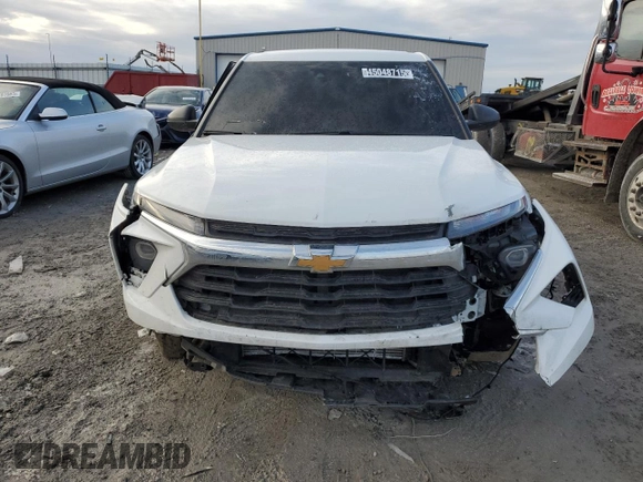 2025 Chevrolet TrailBlazer LS with VIN KL79MMSP4SB044102, listed as a Copart auction lot 45048715 with 26,537 mi miles and Clean Title. Bid and sale history available at DreamBid. Image 5.