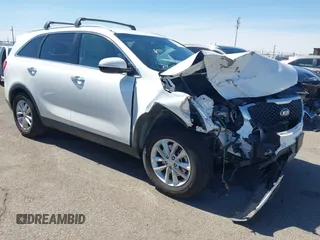 2018 Kia Sorento LX z VIN 5XYPG4A30JG424882, wystawiony jako IAAI lot #42159312 z przebiegiem 106 040 mil mil oraz . Historia ofert i sprzedaży dostępna na DreamBid. Obrazek 1.
