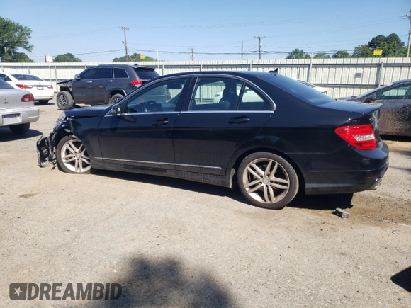 2013 Mercedes-Benz C 300 Sport z VIN WDDGF8AB5DR251793, wystawiony jako Copart lot #57859445 z przebiegiem 138 764 mil mil oraz Szkoda całkowita • Salvage title. Historia ofert i sprzedaży dostępna na DreamBid. Obrazek 2.