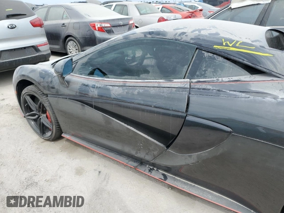 2017 McLaren 570S z VIN SBM13DAAXHW003255, wystawiony jako Copart lot #76261244 z przebiegiem Nie podano mil oraz Szkody całkowita. Historia ofert i sprzedaży dostępna na DreamBid. Obrazek 12.