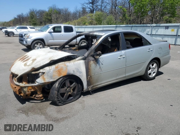 2004 Toyota Camry LE z VIN JTDBE32K740250691, wystawiony jako Copart lot #55793225 z przebiegiem Nie podano mil oraz Szkoda całkowita • Salvage title. Historia ofert i sprzedaży dostępna na DreamBid. Obrazek 1.