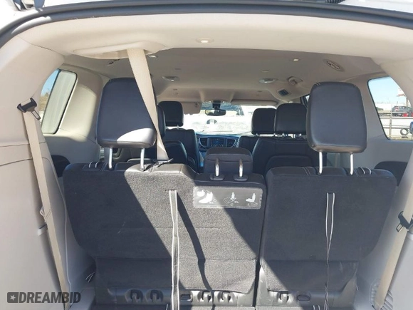 2020 Chrysler Voyager LXI with VIN 2C4RC1DGXLR256863, listed as a IAAI auction lot 41744700 with 86,470 mi miles. Bid and sale history available at carsss.com. Image 18.