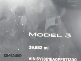 2023 Tesla Model 3 z VIN 5YJ3E1EA0PF571330, wystawiony jako IAAI lot #42198817 z przebiegiem 39 682 mil mil oraz . Historia ofert i sprzedaży dostępna na DreamBid. Obrazek 15.