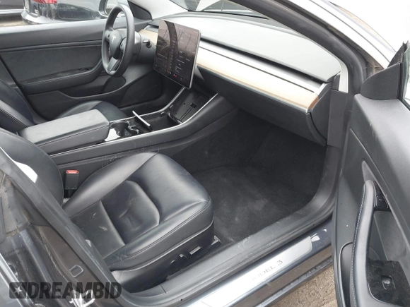 2020 Tesla Model 3 Performance z VIN 5YJ3E1EC3LF802068, wystawiony jako IAAI lot #41886024 z przebiegiem 50 271 mil mil oraz . Historia ofert i sprzedaży dostępna na DreamBid. Obrazek 5.