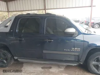 2011 Chevrolet Avalanche LT with VIN 3GNMCFE06BG133808, listed as a IAAI auction lot 41605369 with 304,317 mi miles. Bid and sale history available at carsss.com. Image 13.