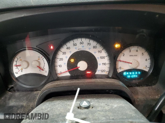 2008 Dodge Dakota SXT z VIN 1D7HW38K38S543504, wystawiony jako Copart lot #43649515 z przebiegiem 181 394 mil mil oraz Nie do naprawy • Non repairable. Historia ofert i sprzedaży dostępna na DreamBid. Obrazek 9.