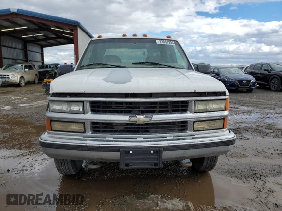 1999 Chevrolet Silverado 3500 z VIN 1GCHC33J2XF087634, wystawiony jako Copart lot #58106714 z przebiegiem 205 431 mil mil oraz Czysty tytuł • Clean title. Historia ofert i sprzedaży dostępna na DreamBid. Obrazek 5.