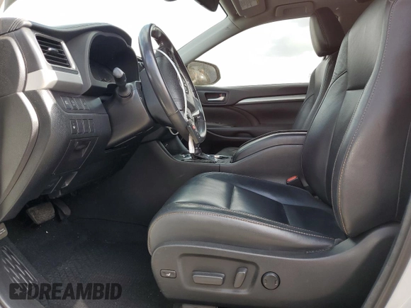 2018 Toyota Highlander SE z VIN 5TDKZRFH4JS543270, wystawiony jako Copart lot #51700515 z przebiegiem 91 459 mil mil oraz Szkoda całkowita • Salvage title. Historia ofert i sprzedaży dostępna na DreamBid. Obrazek 7.