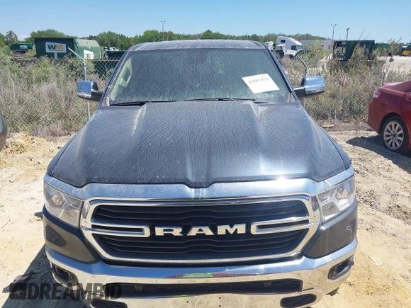 2021 Ram 1500 Lone Star z VIN 1C6RREBT0MN630263, wystawiony jako IAAI lot #41887871 z przebiegiem 52 386 mil mil oraz . Historia ofert i sprzedaży dostępna na DreamBid. Obrazek 12.