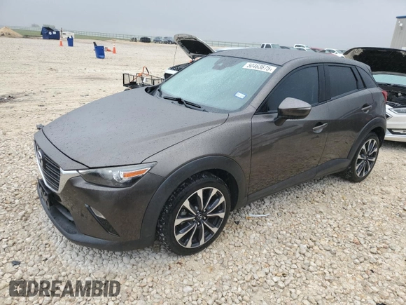 2019 Mazda CX-3 Touring z VIN JM1DKDC71K1408158, wystawiony jako Copart lot #50463675 z przebiegiem 95 578 mil mil oraz Czysty tytuł • Clean title. Historia ofert i sprzedaży dostępna na DreamBid. Obrazek 1.