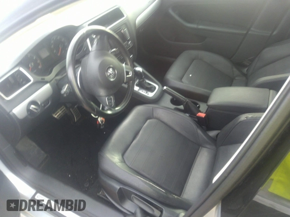 2011 Volkswagen Jetta SEL z VIN 3VWLX7AJ6BM307484, wystawiony jako IAAI lot #38965584 z przebiegiem 137 048 mil mil oraz . Historia ofert i sprzedaży dostępna na DreamBid. Obrazek 5.