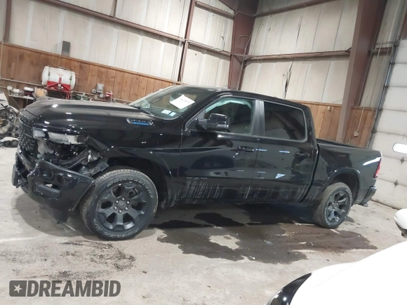 2025 Ram 1500 Big Horn z VIN 1C6RRFFG0SN572588, wystawiony jako IAAI lot #41629079 z przebiegiem 6 675 mil mil oraz . Historia ofert i sprzedaży dostępna na DreamBid. Obrazek 14.