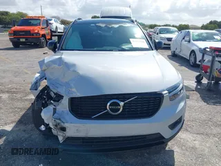 2022 Volvo XC40 R-Design z VIN YV4AC2HM9N2771189, wystawiony jako IAAI lot #41923125 z przebiegiem 24 125 mil mil oraz . Historia ofert i sprzedaży dostępna na DreamBid. Obrazek 13.