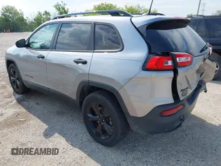 2017 Jeep Cherokee Sport с VIN 1C4PJMAB2HW587863, выставлен на аукционе IAAI как лот 42463642 с пробегом 107 108 миль миль и . История ставок и продаж доступна на DreamBid. Изображение 3.