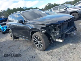 2017 Volvo XC90 Momentum z VIN YV4A22PK7H1111553, wystawiony jako IAAI lot #41822397 z przebiegiem 123 888 mil mil oraz . Historia ofert i sprzedaży dostępna na DreamBid. Obrazek 1.