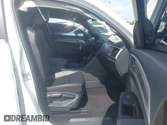 2022 Volkswagen Atlas SE with VIN 1V2WE2CA1NC217119, listed as a IAAI auction lot 42251488 with 45,034 mi miles and . Bid and sale history available at DreamBid. Image 5.