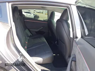 2025 Tesla Model 3 Long Range с VIN 5YJ3E1EB5SF960787, выставлен на аукционе IAAI как лот 42231981 с пробегом Не указан миль и . История ставок и продаж доступна на DreamBid. Изображение 8.