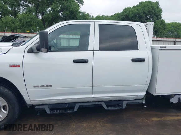 2022 Ram 2500 Tradesman z VIN 3C7WR4HJ1NG424247, wystawiony jako IAAI lot #41943490 z przebiegiem 56 423 mil mil oraz . Historia ofert i sprzedaży dostępna na DreamBid. Obrazek 14.
