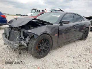 2020 Dodge Charger Scat Pack Widebody z VIN 2C3CDXGJ1LH120550, wystawiony jako Copart lot #57623805 z przebiegiem 80 428 mil mil oraz Czysty tytuł • Clean title. Historia ofert i sprzedaży dostępna na DreamBid. Obrazek 1.