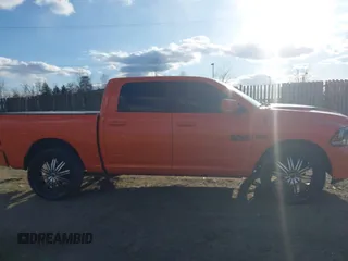 2017 Ram 1500 Night z VIN 1C6RR7MT6HS570778, wystawiony jako IAAI lot #41596704 z przebiegiem 122 878 mil mil oraz . Historia ofert i sprzedaży dostępna na DreamBid. Obrazek 13.