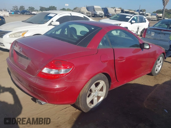 2008 Mercedes-Benz SLK-Class 3.0L with VIN WDBWK54F28F183800, listed as a IAAI auction lot 40371974 with Not Provided miles. Bid and sale history available at carsss.com. Image 4.