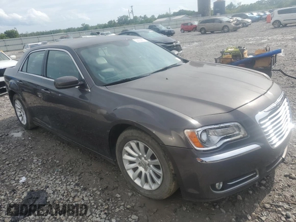 2013 Chrysler 300 z VIN 2C3CCAAG0DH589174, wystawiony jako Copart lot #59053955 z przebiegiem 182 591 mil mil oraz Czysty tytuł • Clean title. Historia ofert i sprzedaży dostępna na DreamBid. Obrazek 4.