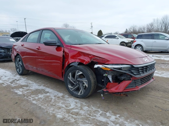 2025 Hyundai Elantra SEL Sport with VIN KMHLM4DG4SU880790, listed as a IAAI auction lot 41391091 with 2,041 mi miles. Bid and sale history available at carsss.com. Image 1.
