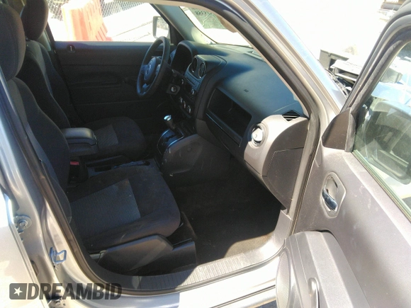 2016 Jeep Patriot Sport z VIN 1C4NJPBA0GD706017, wystawiony jako IAAI lot #34545358 z przebiegiem 65 111 mil mil oraz . Historia ofert i sprzedaży dostępna na DreamBid. Obrazek 5.