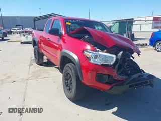 2022 Toyota Tacoma SR z VIN 3TYSZ5AN7NT092318, wystawiony jako IAAI lot #41826336 z przebiegiem 60 096 mil mil oraz . Historia ofert i sprzedaży dostępna na DreamBid. Obrazek 1.