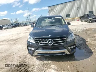 2015 Mercedes-Benz M 350 z VIN 4JGDA5JB9FA610926, wystawiony jako Copart lot #56190105 z przebiegiem 73 206 mil mil oraz Szkoda całkowita • Salvage title. Historia ofert i sprzedaży dostępna na DreamBid. Obrazek 13.