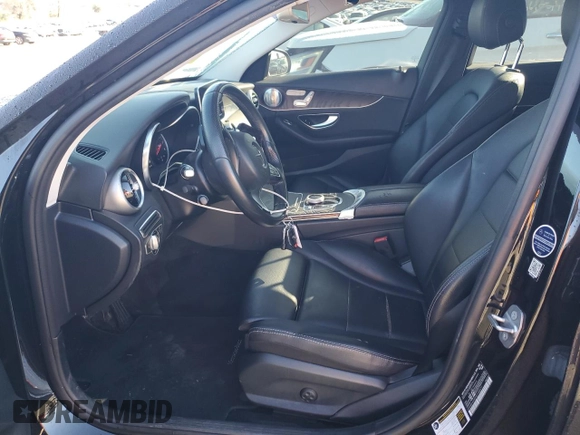 2017 Mercedes-Benz C 300 z VIN 55SWF4KB5HU188671, wystawiony jako Copart lot #43833835 z przebiegiem 86 017 mil mil oraz Szkoda całkowita • Salvage title. Historia ofert i sprzedaży dostępna na DreamBid. Obrazek 7.