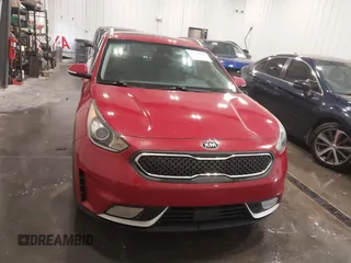 2017 Kia Niro Touring Launch Edition with VIN KNDCC3LC6H5102042, listed as a IAAI auction lot 41666561 with 191,584 mi miles. Bid and sale history available at carsss.com. Image 12.