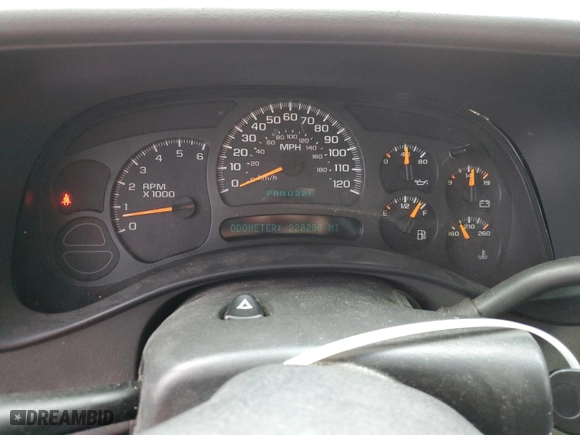 2004 GMC Sierra 1500 Crew Cab SLT with VIN 2GTEC13T041325315, listed as a Copart auction lot 43946475 with 220,280 mi miles and Salvage Title. Bid and sale history available at carsss.com. Image 9.