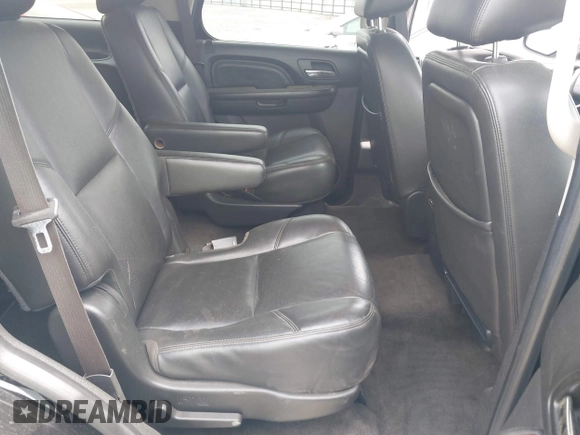 2014 GMC Yukon Denali z VIN 1GKS1EEFXER113493, wystawiony jako IAAI lot #41742662 z przebiegiem 150 382 mil mil oraz . Historia ofert i sprzedaży dostępna na DreamBid. Obrazek 8.