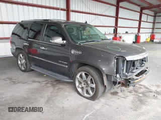 2010 Cadillac Escalade Luxury z VIN 1GYUKBEF6AR103998, wystawiony jako IAAI lot #42251855 z przebiegiem 129 851 mil mil oraz . Historia ofert i sprzedaży dostępna na DreamBid. Obrazek 1.
