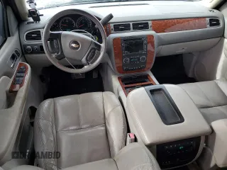 2008 Chevrolet Suburban 3LT z VIN 1GNFC16J28J158036, wystawiony jako Copart lot #83889104 z przebiegiem 189 822 mil mil oraz Szkoda całkowita • Salvage title. Historia ofert i sprzedaży dostępna na DreamBid. Obrazek 8.