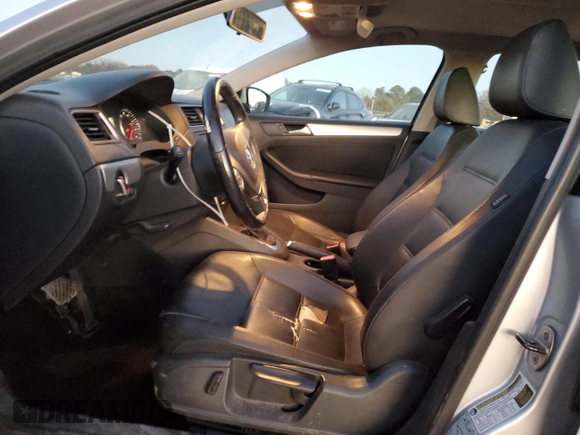 2014 Volkswagen Jetta Sedan SE w/Connectivity with VIN 3VWD07AJ2EM287117, listed as a Copart auction lot 84093024 with 104,477 mi miles and Salvage Title. Bid and sale history available at carsss.com. Image 7.