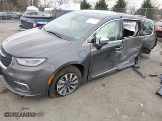 2023 Chrysler Pacifica Hybrid Limited with VIN 2C4RC1S70PR502988, listed as a IAAI auction lot 41690262 with 21,246 mi miles. Bid and sale history available at carsss.com. Image 2.