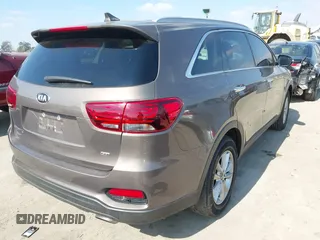 2019 Kia Sorento L with VIN 5XYPG4A35KG438309, listed as a IAAI auction lot 41539011 with 73,312 mi miles. Bid and sale history available at carsss.com. Image 4.